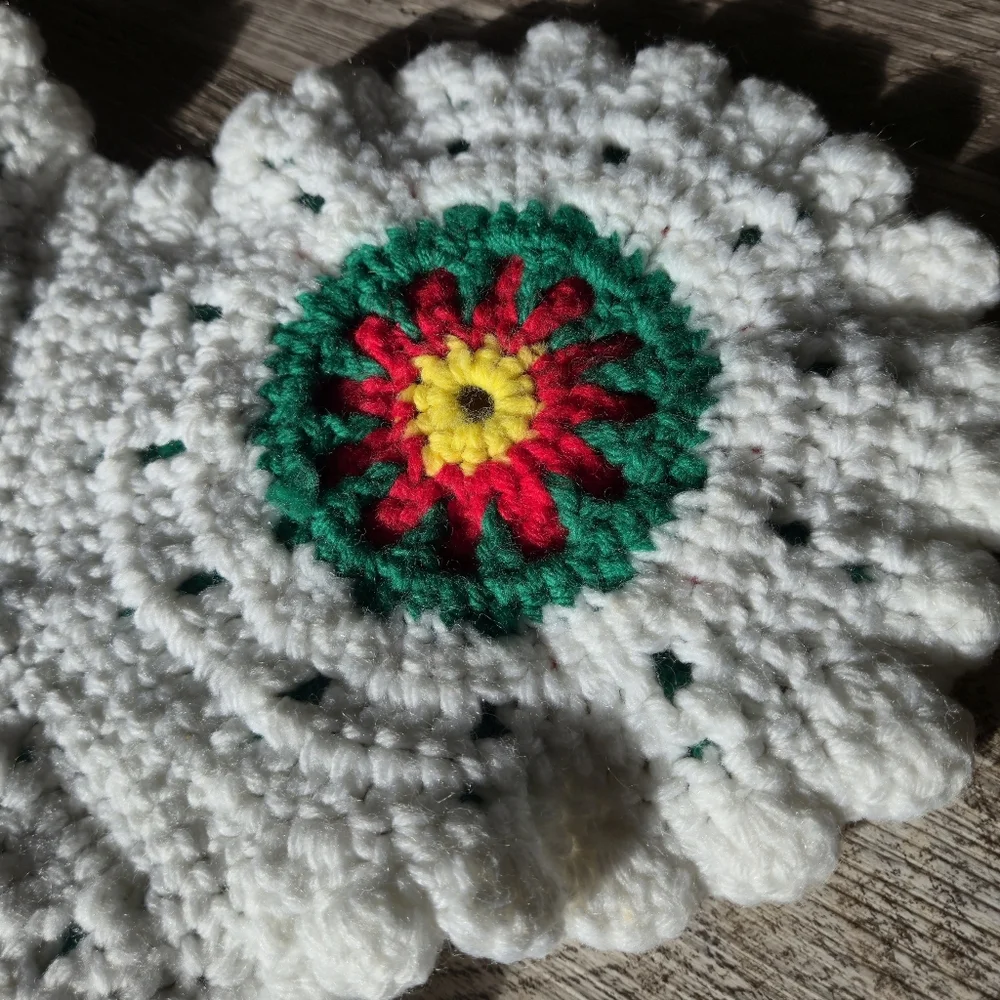 Vintage Handmade Crochet Poinsettia 3D Flower Christmas Table Runner Large 32" - Picture 6 of 11